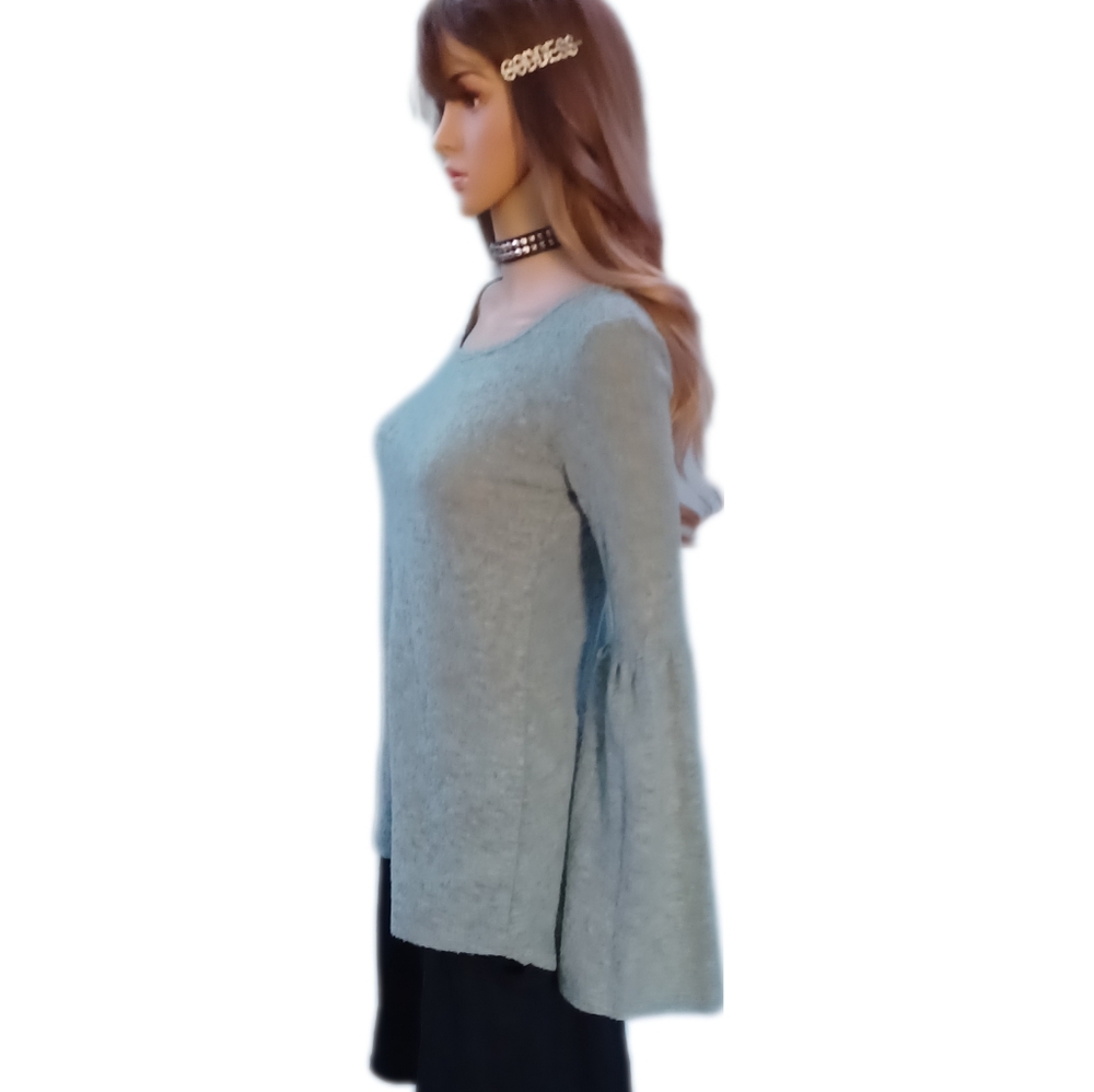 *SOLD*Andree' oversized S bell sleeve top fits S/M - Picture 3 of 5